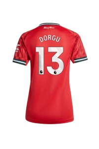 Manchester United Patrick Dorgu #13 Jalkapallovaatteet Naisten Kotipaita 2025-26 Lyhythihainen